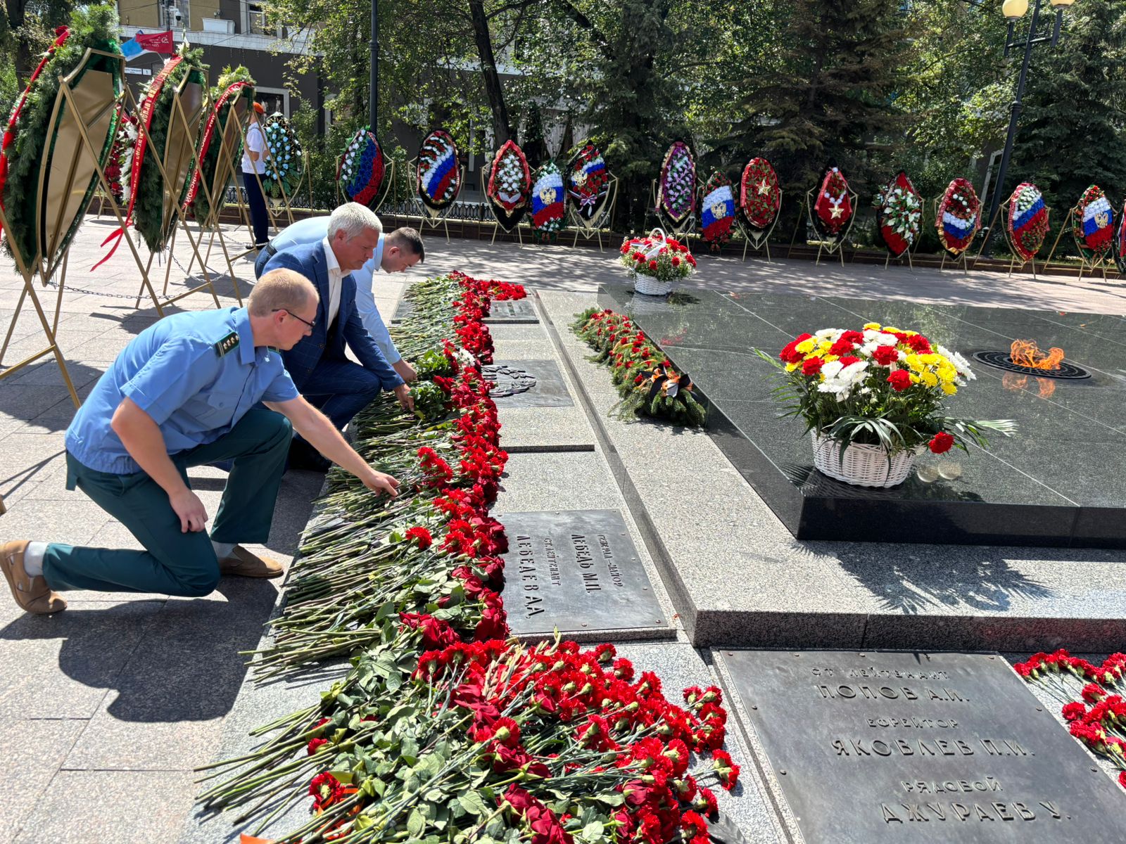 В День освобождения Белгорода от немецко-фашистских захватчиков сотрудники Центрально-Черноземного управления Росприроднадзора возложили цветы к мемориальному комплексу «Скорбящая мать»