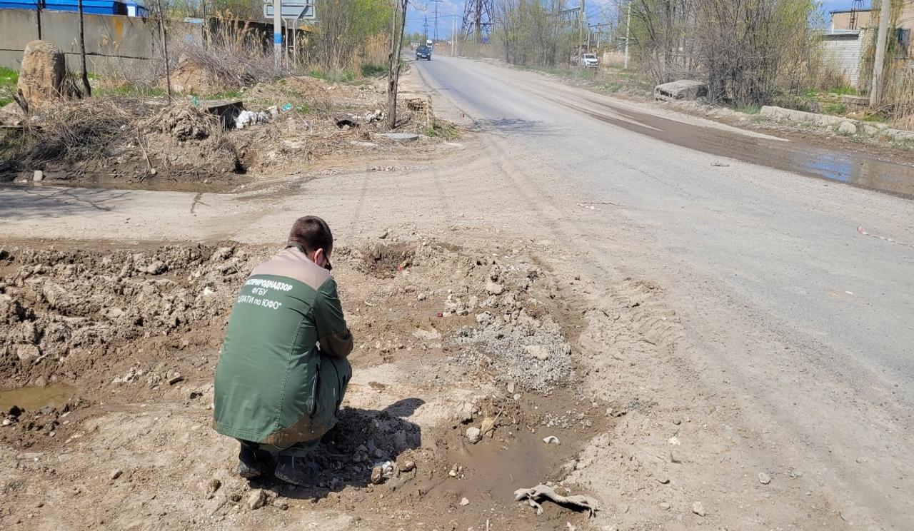 Росприроднадзор принимает меры по факту сброса сточных вод на почву в Красноармейском районе г.Волгограда