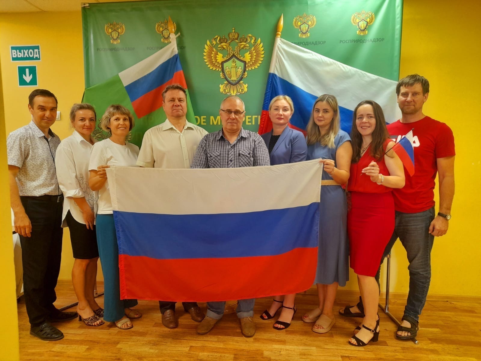 В честь Дня Флага Российской Федерации сотрудники Приокского межрегионального управления Росприроднадзора приняли участие во всероссийской акции «Цвета Родины»