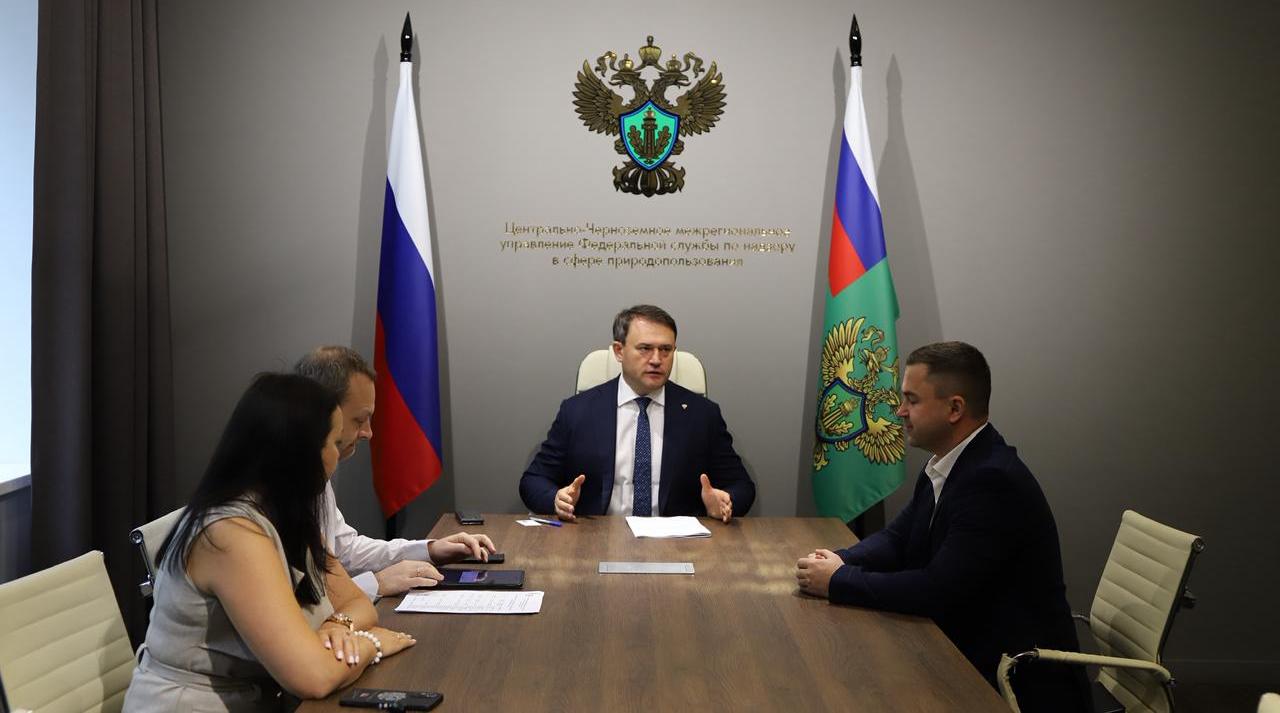 Руководитель Центрально-Черноземного управления Росприроднадзора Алексей Карякин провел рабочую встречу с министром природных ресурсов и экологии Липецкой области Андреем Мартынцом