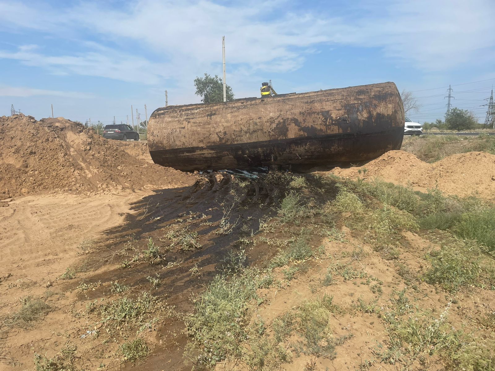 Росприроднадзором совместно с УМВД России по г.Волжскому установлен факт загрязнения земельного участка нефтепродуктами