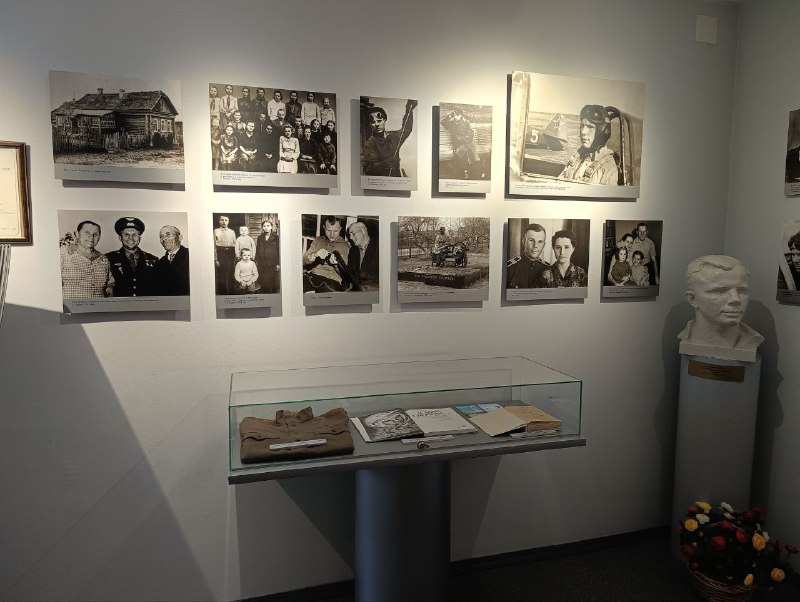 Сотрудники Балтийско-Арктического межрегионального управления Росприроднадзора, в рамках празднования Дня космонавтики, с членами своих семей посетили Дом-музей Ю.А. Гагарина