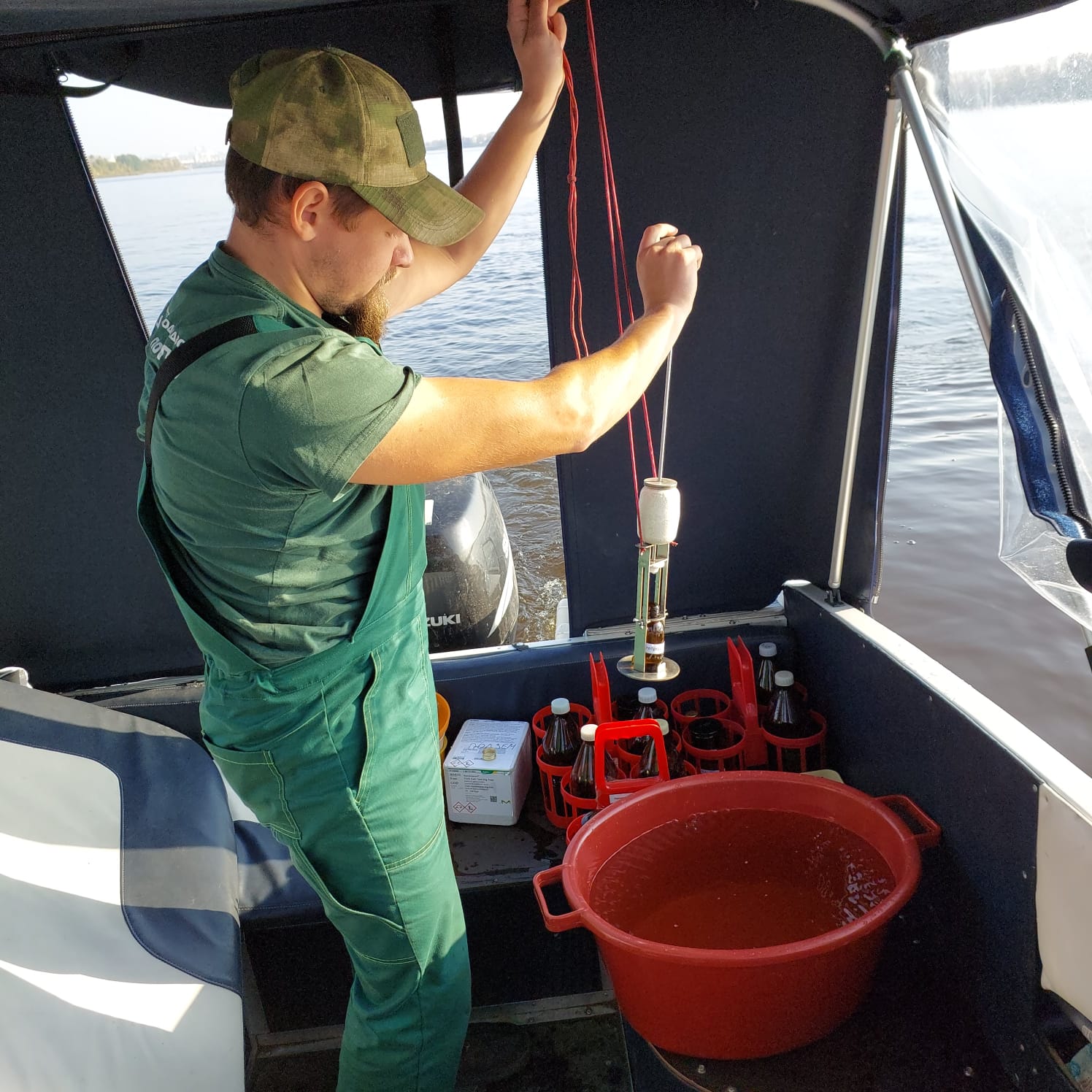 Инспекторы Росприроднадзора провели обследование акватории Волги в связи с обращениями по факту замора рыбы