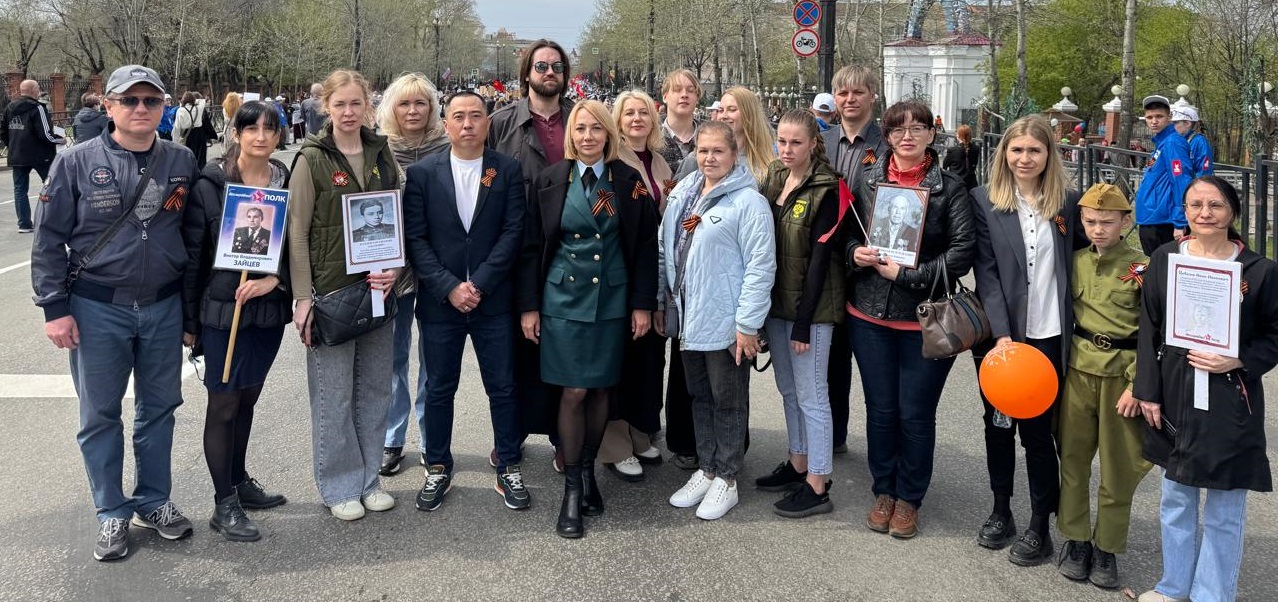 9 мая 2025 года сотрудники Приамурского межрегионального управления Федеральной службы по надзору в сфере природопользования приняли участие в акции «Бессмертный полк»