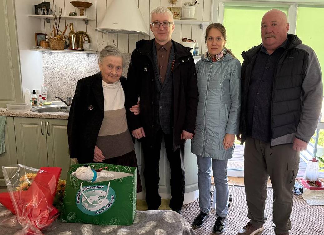 Сотрудники СЗМУ Росприроднадзора в г. Пскове поздравили с наступающим Днём Победы ветерана Великой Отечественной войны