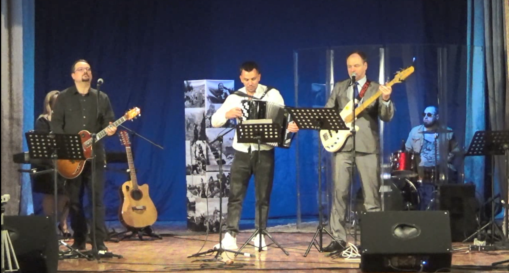 В Горно-Алтайске исполнили песни военных лет, которые помогли одержать Победу