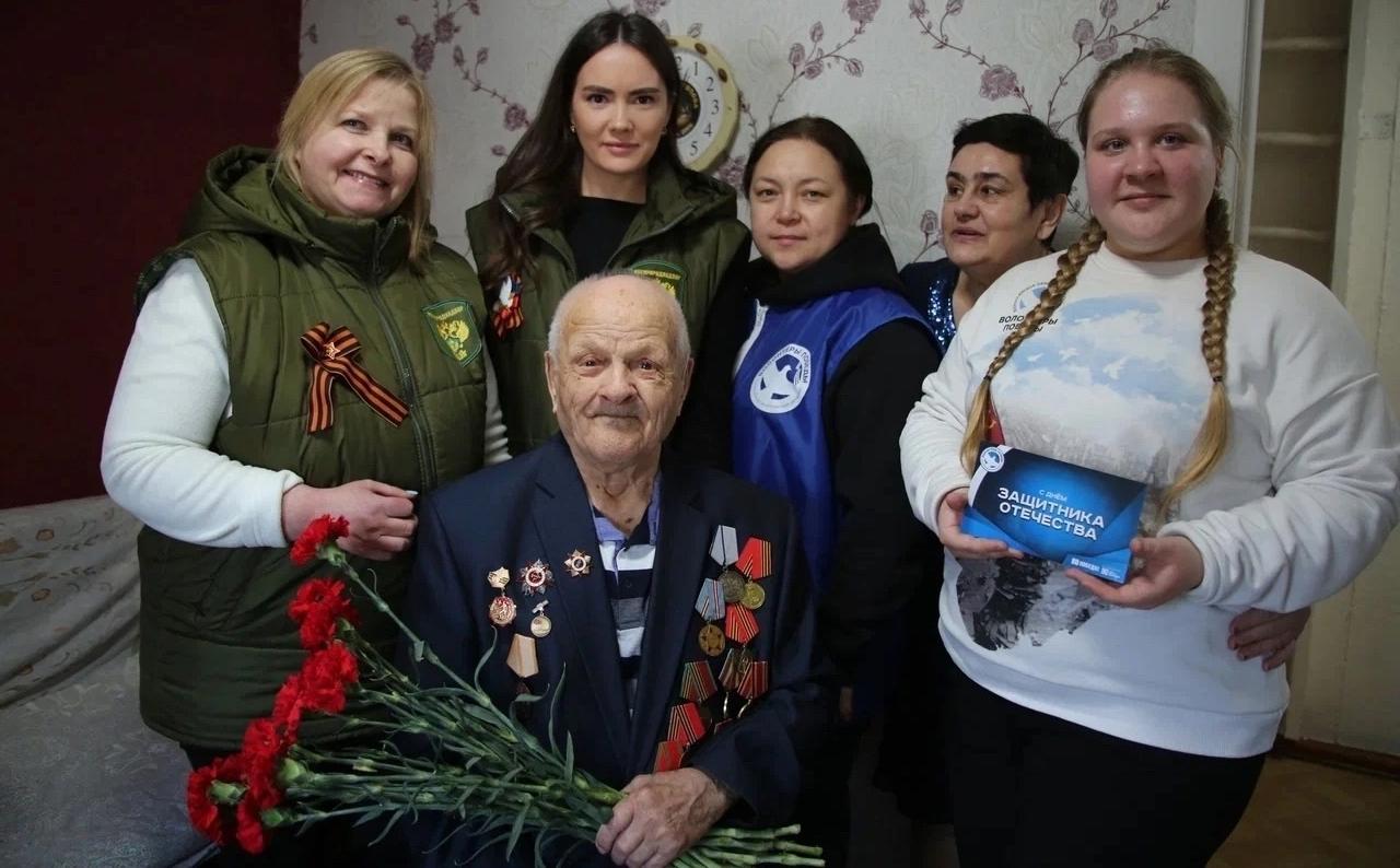 В Тюмени сотрудники Северо-Уральского управления Росприроднадзора поздравили ветеранов Великой Отечественной войны с Днем защитника Отечества 