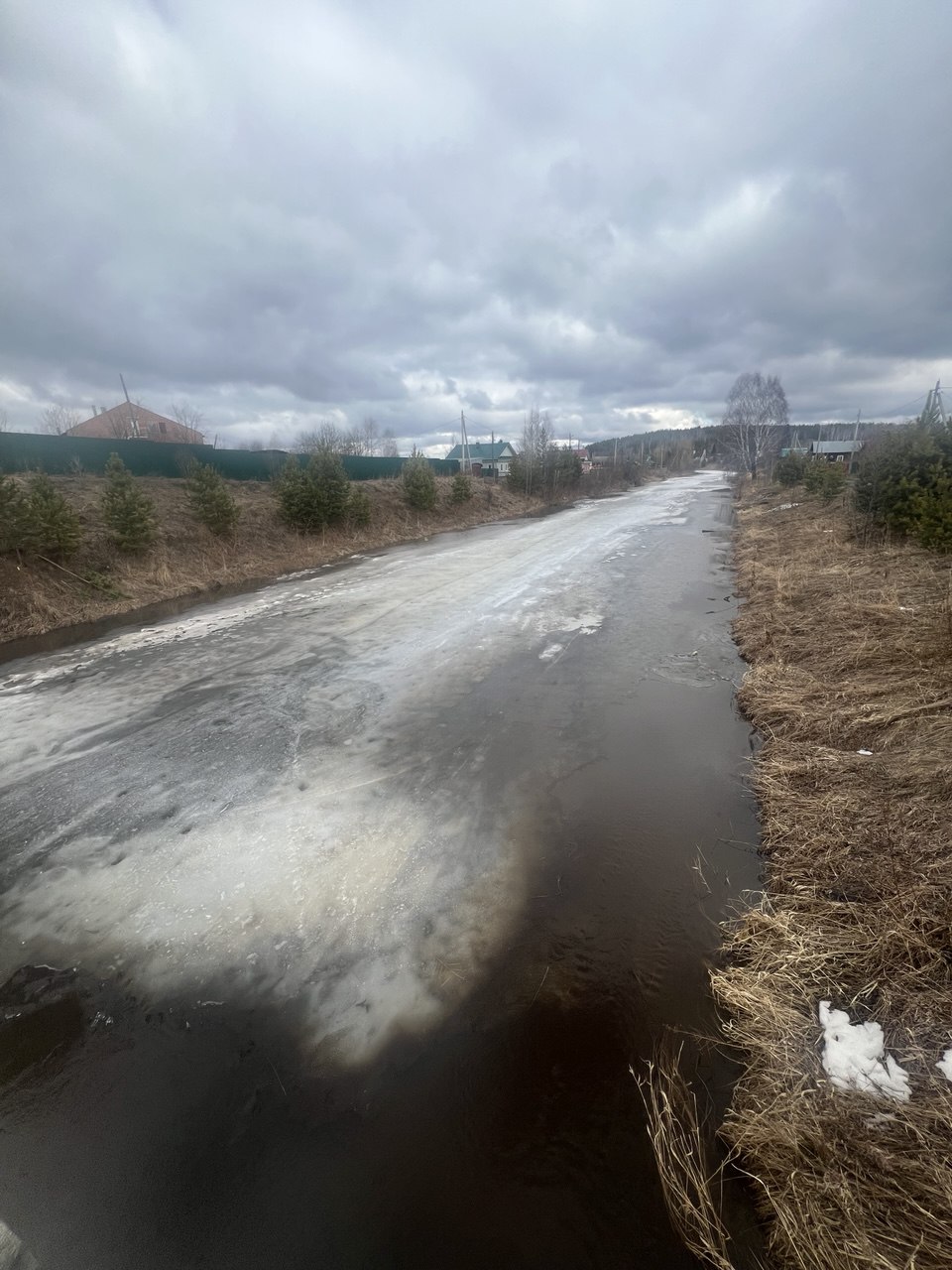 Инспекторы Росприроднадзора провели выездное обследование водоохранной зоны реки Чусовая в Свердловской области
