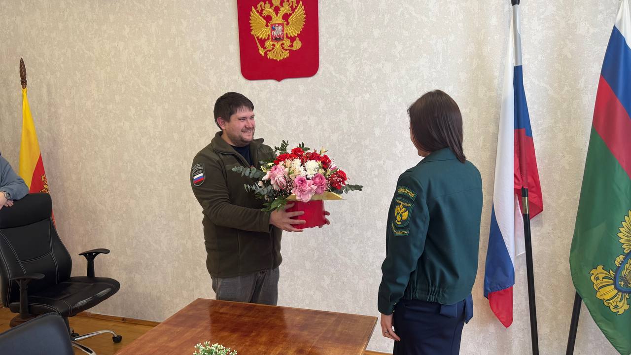 Сотрудники Верхне-Волжского межрегионального управления поздравили с Международным женским днем жен военнослужащих