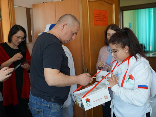 Приамурское межрегиональное управление Росприроднадзора в преддверии великого праздника Дня Победы приняли участие в патриотической акции «Красная гвоздика»