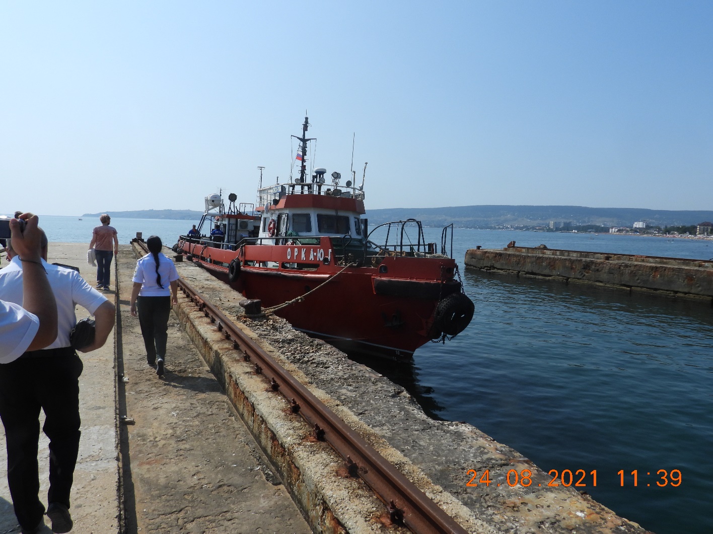 Сотрудники Росприроднадзора приняли участие в тренировочных учениях по ликвидации аварийных разливов нефтепродуктов в морском порту Феодосии