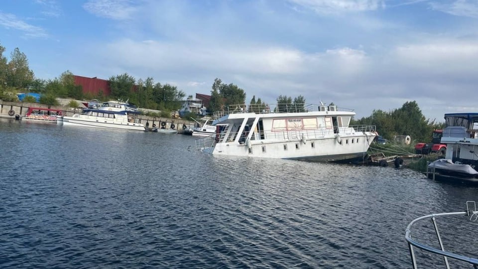 Росприроднадзор проверит последствия подтопления судна в Энгельсе