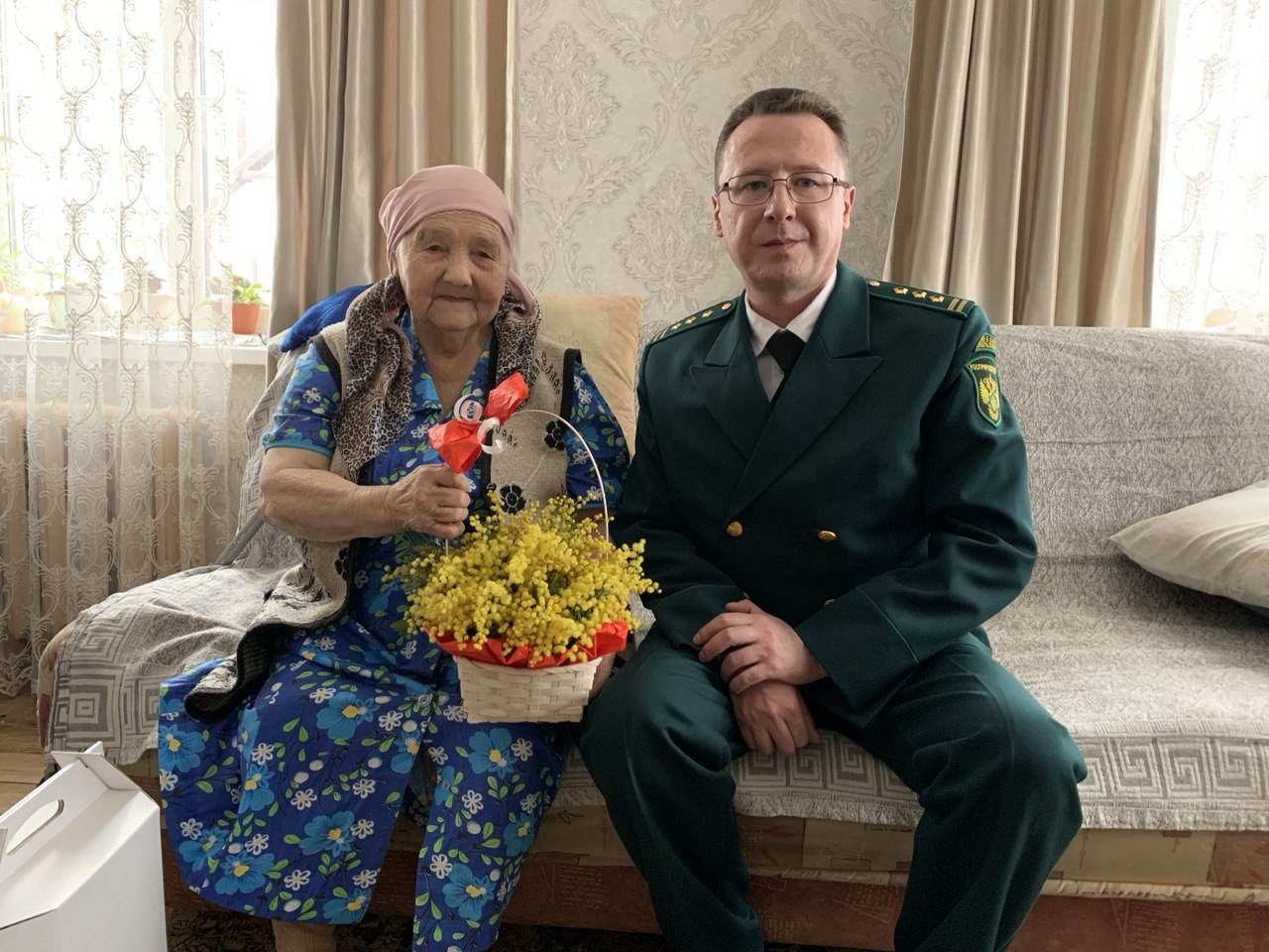 Сотрудники Управления Росприроднадзора поздравили женщин из семей участников СВО с Международным женским днём