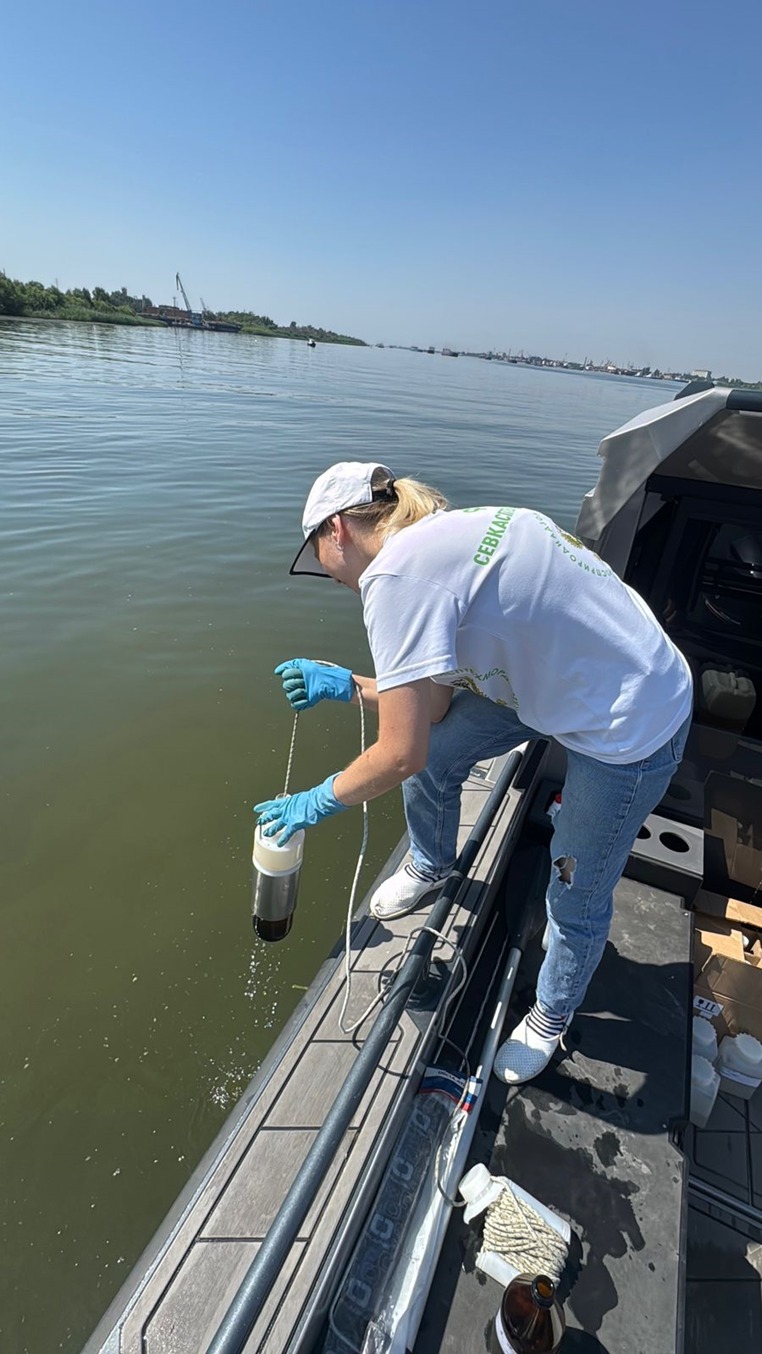 Росприроднадзором приняты меры по факту обнаружения нефтяного пятна на акватории реки Волга