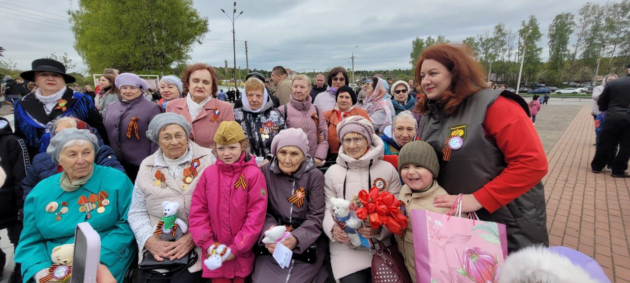 Сотрудники Управления по Московской и Смоленской областям поздравили ветеранов Великой Отечественной войны и возложили цветы к Вечному огню