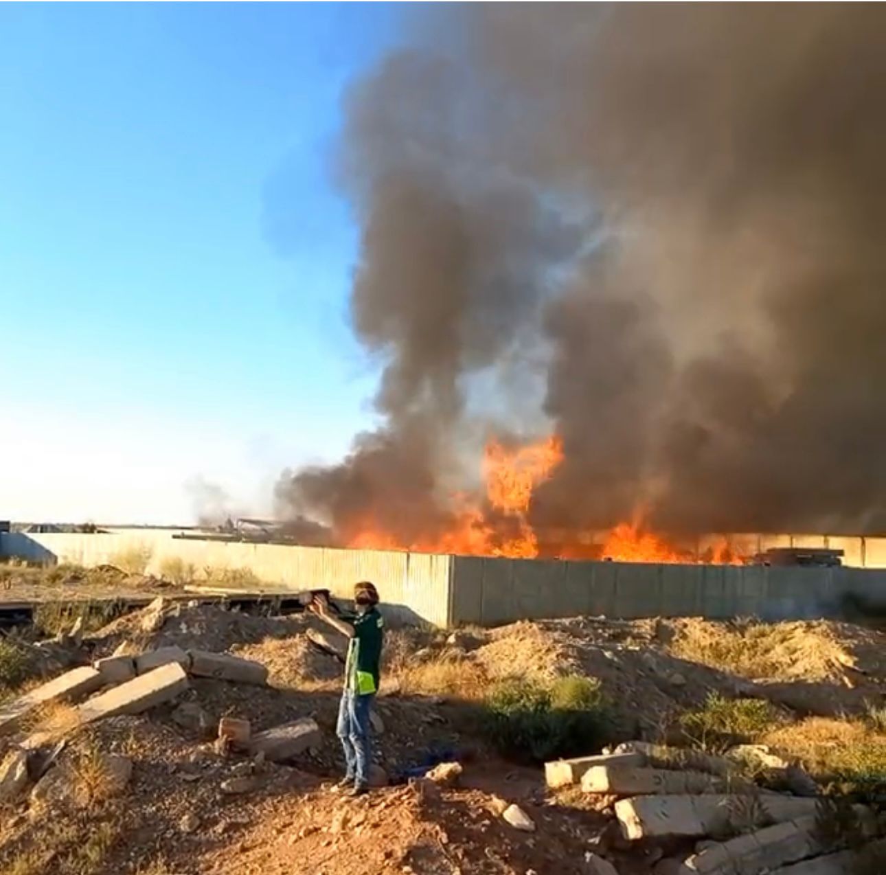 В Астраханской области Росприроднадзор держит на контроле ситуацию с возгоранием отходов на территории ООО ПКЦ «ВДВ»