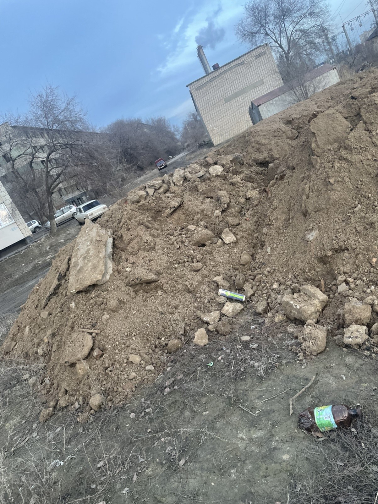 По материалам Росприроднадзора возбуждено уголовное дело по факту порчи земли при сбросе отходов на территории Тракторозаводского района г. Волгограда 