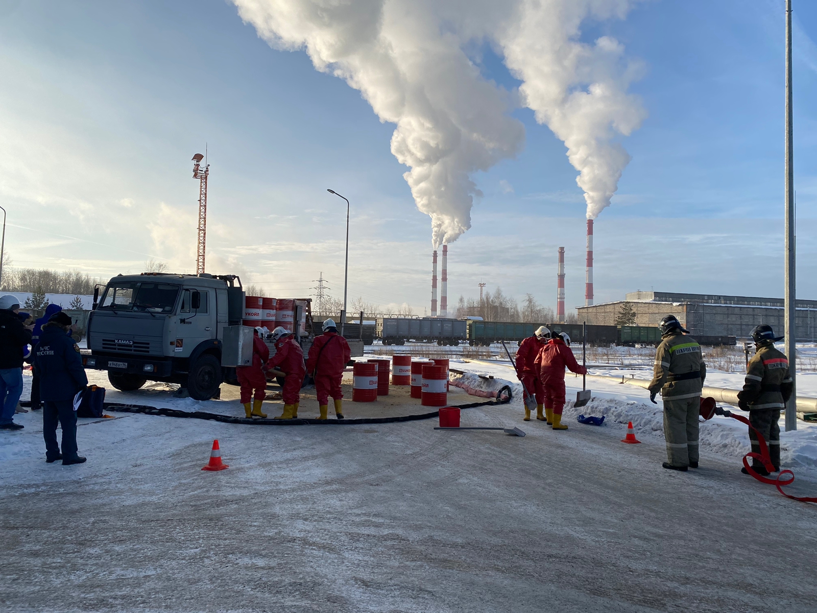 Инспектор Росприроднадзора принял участие в учениях АО «Первоуральский новотрубный завод» по подтверждению готовности по локализации и ликвидации разливов нефтепродуктов