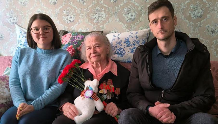 Сотрудники СЗМУ Росприроднадзора в Калининградской области  поздравили ветерана с Днём Победы