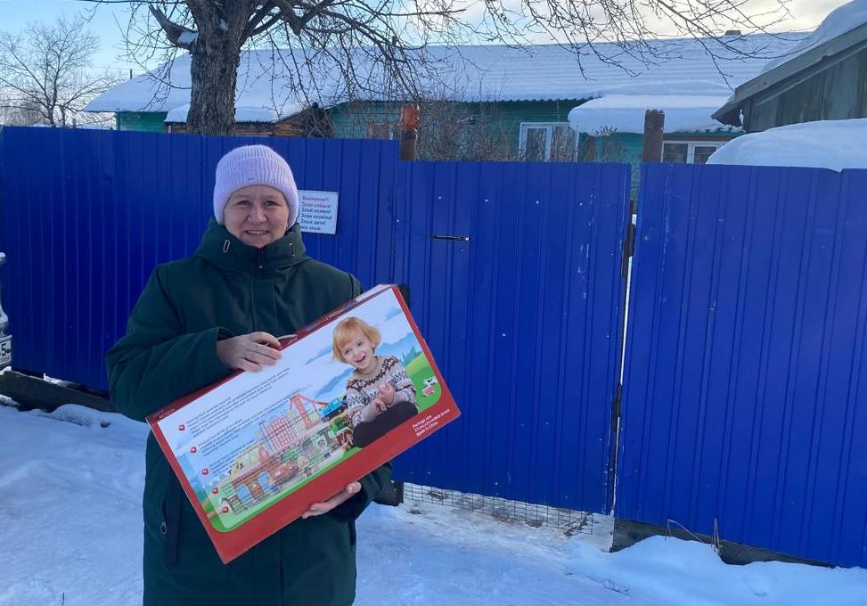 «Елка желаний»: сотрудники Дальневосточного управления исполнили детские мечты