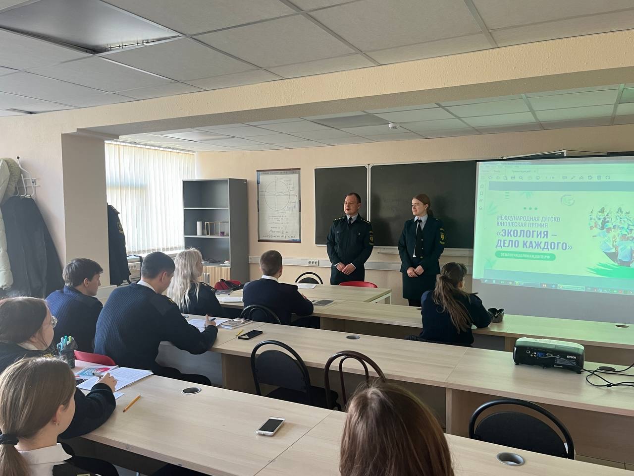 В Новороссийске сотрудники Росприроднадзора провели экологический урок для учащихся Транспортного колледжа в поддержку Международной премии «Экология – дело каждого»
