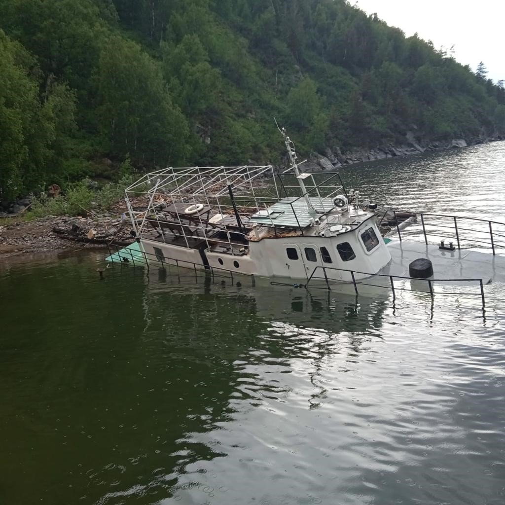 Суд встал на сторону Росприроднадзора и обязал владельца маломерного судна возместить вред, причиненный озеру Телецкому