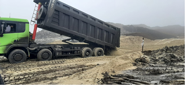 Сотрудники Центрально-Черноземного управления Росприроднадзора контролируют работы по рекультивации свалки в Воронежской области