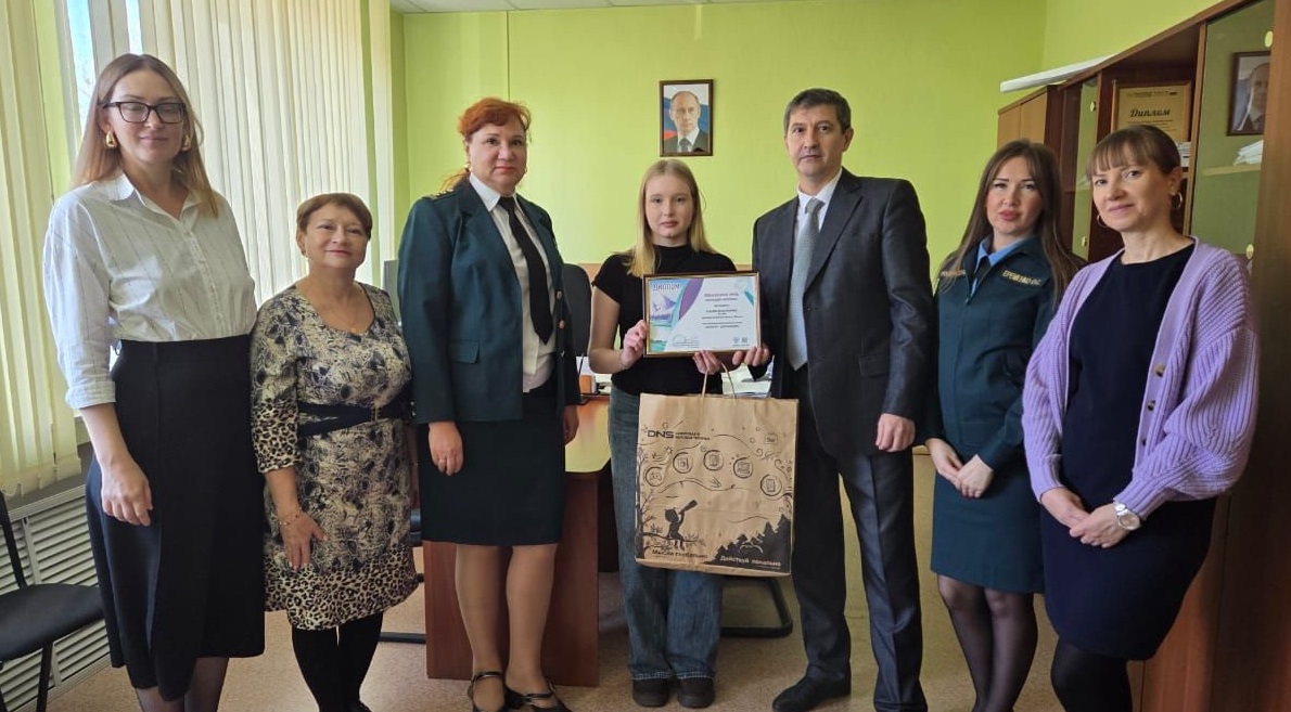 В Еврейской автономной области сотрудники Росприроднадзора вручили специальный приз участнику Премии «Экология – дело каждого»