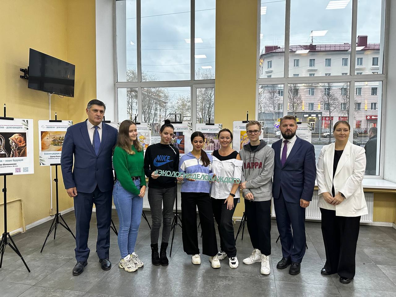 Росприроднадзор открыл в Мурманске выставку работ победителей и участников премии «Экология – дело каждого»