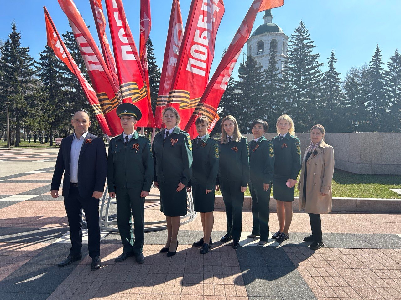 В Иркутске инспекторы Росприроднадзора возложили цветы к Вечному огню