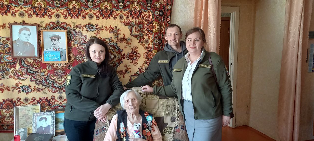 Сотрудники Забайкальского Росприроднадзора поздравляют ветеранов с Днём Победы