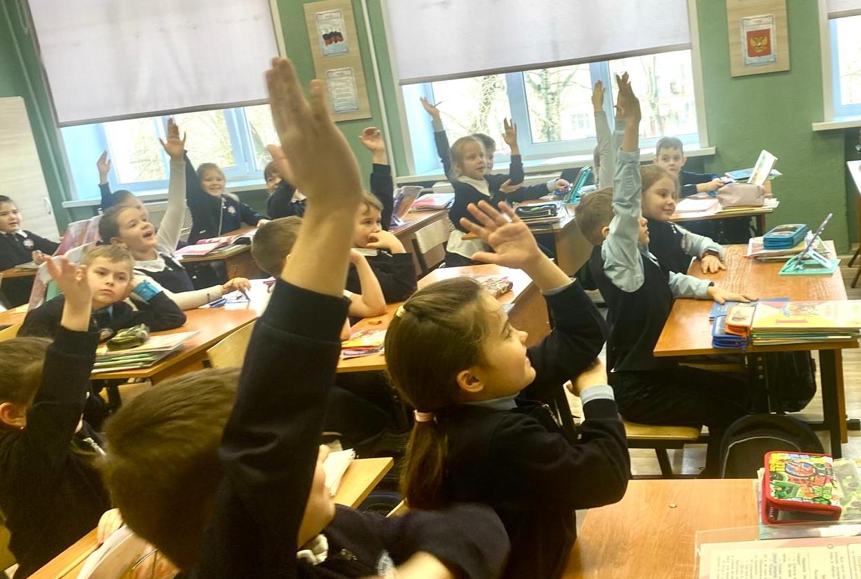 Сотрудники Росприроднадзора провели экоурок и рассказали о премии «Экология – дело каждого» первоклассникам школы №13 Воронежа 