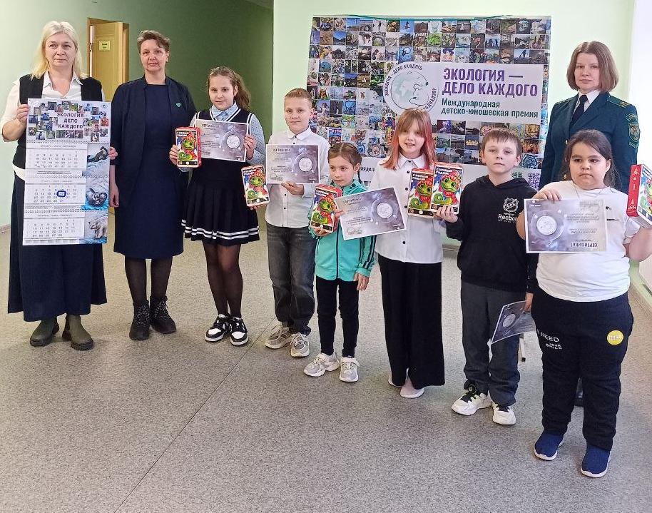 В Новгородской области вручены подарки участникам акции Росприроднадзора «Экоёлка»