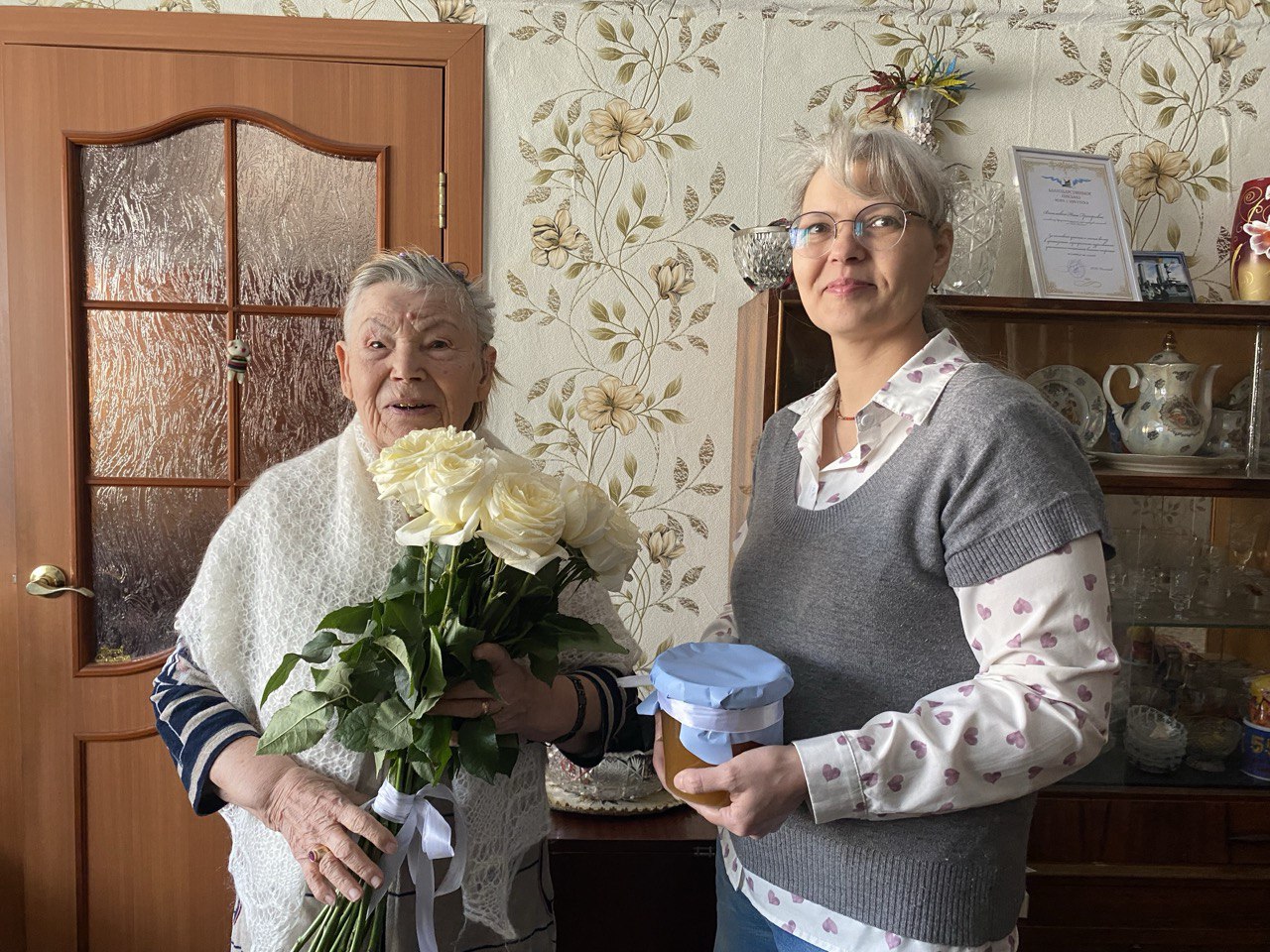 Сотрудники Управления Росприроднадзора в Иркутске поздравили с Международным женским днем прославленных женщин Иркутска  