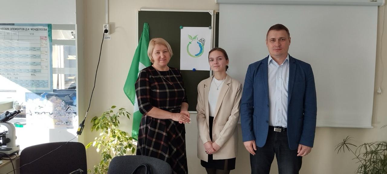 Сотрудники Управления Росприроднадзора выступили перед учениками старших классов в Листвянке Иркутской области