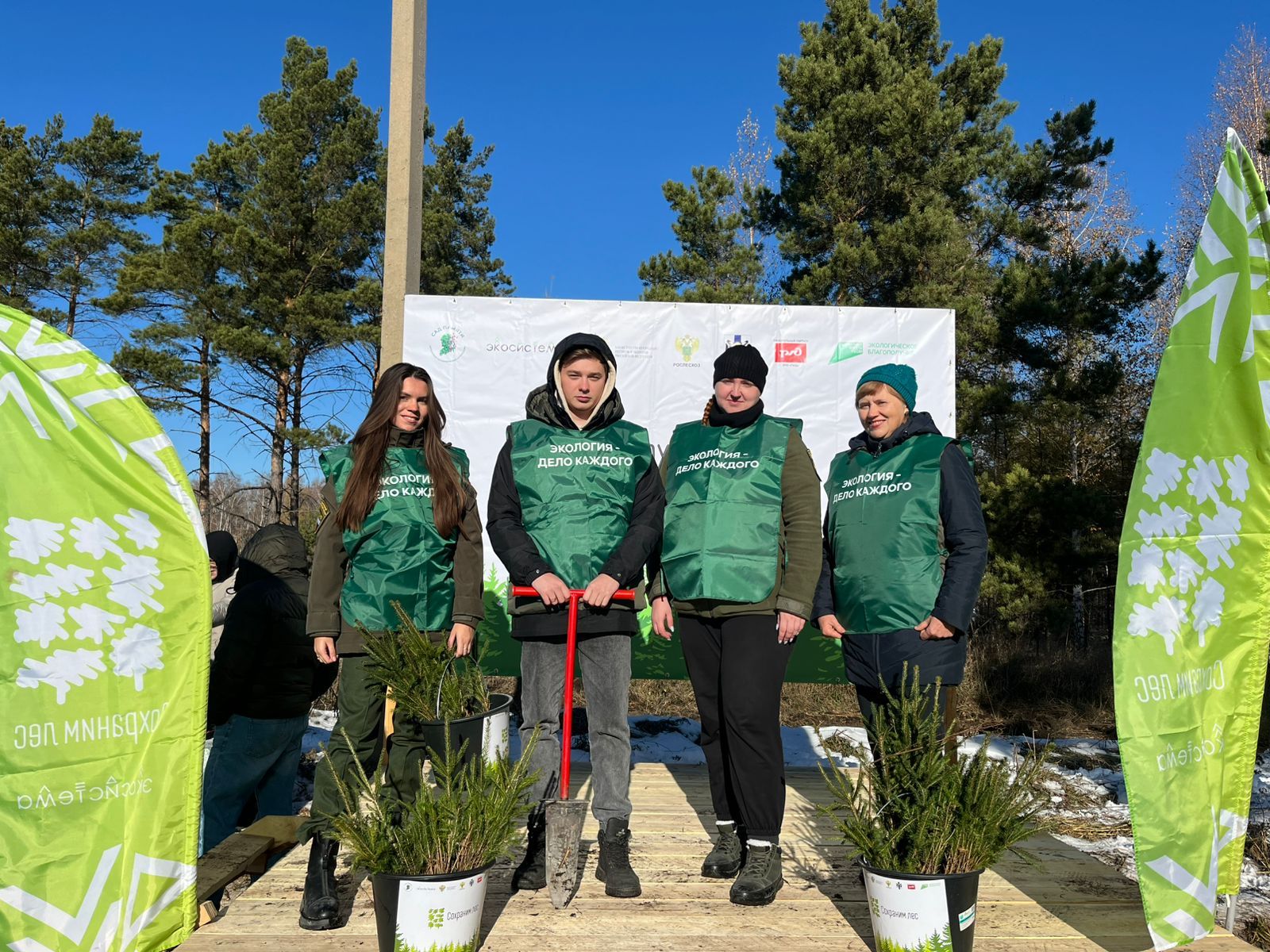 Сотрудники Сибирского межрегионального управления Росприроднадзора приняли участие во Всероссийской акции «Сохраним лес» в Новосибирской области