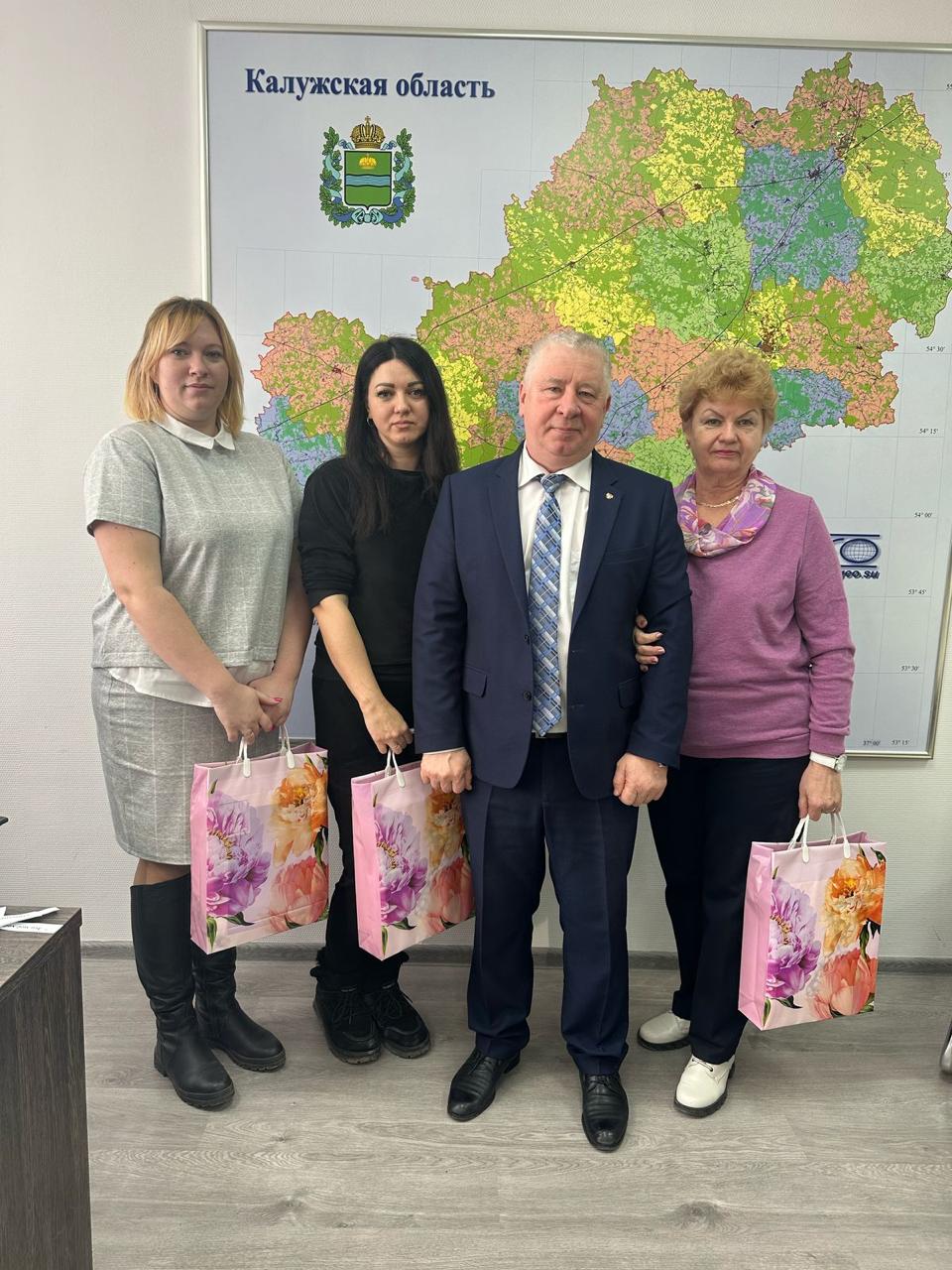 Росприроднадзор по г. Москве и Калужской области вручил семьям участников СВО подарочные наборы