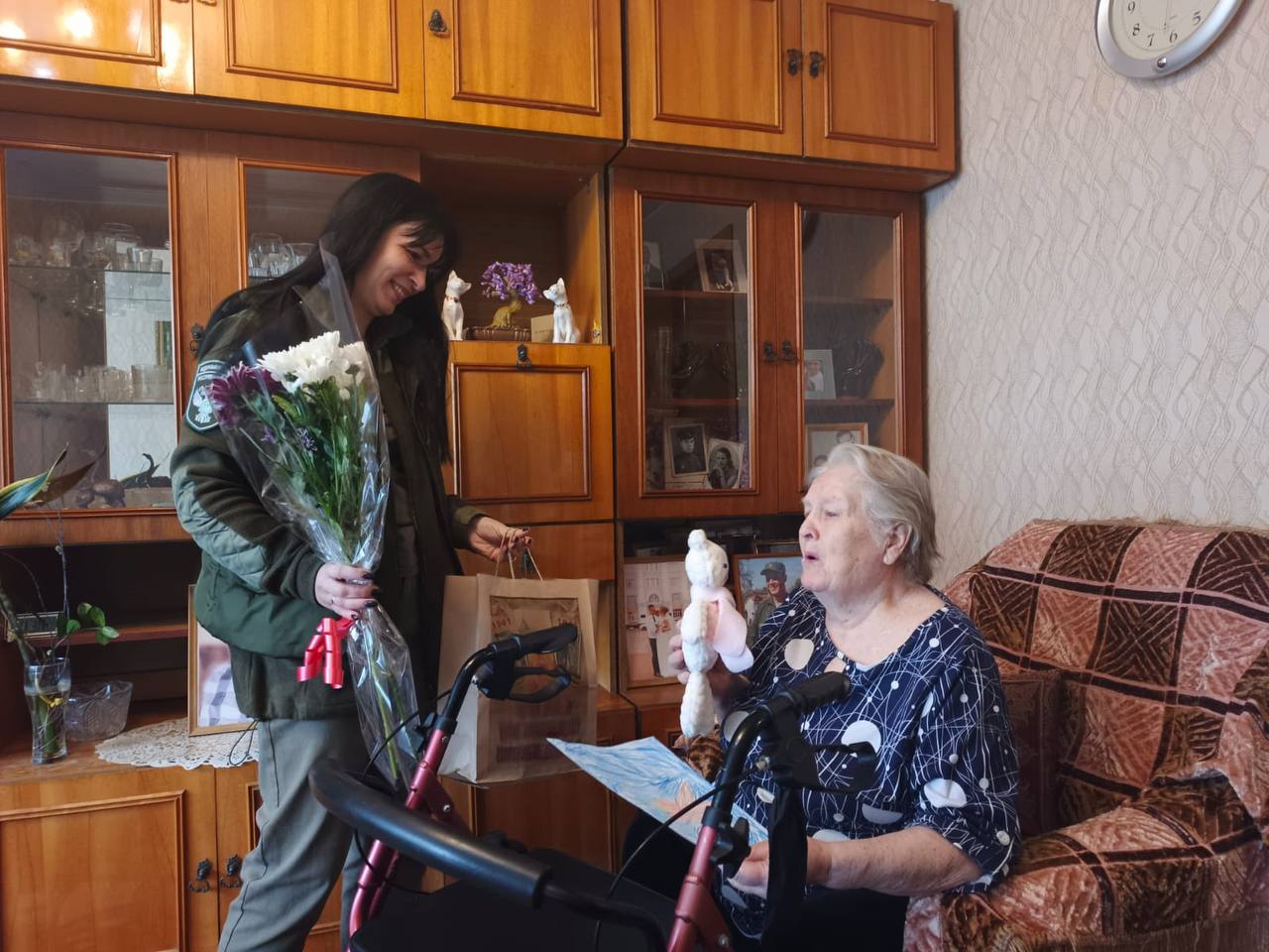 Сотрудники Верхне-Волжского межрегионального управления поздравили ветеранов из Твери 