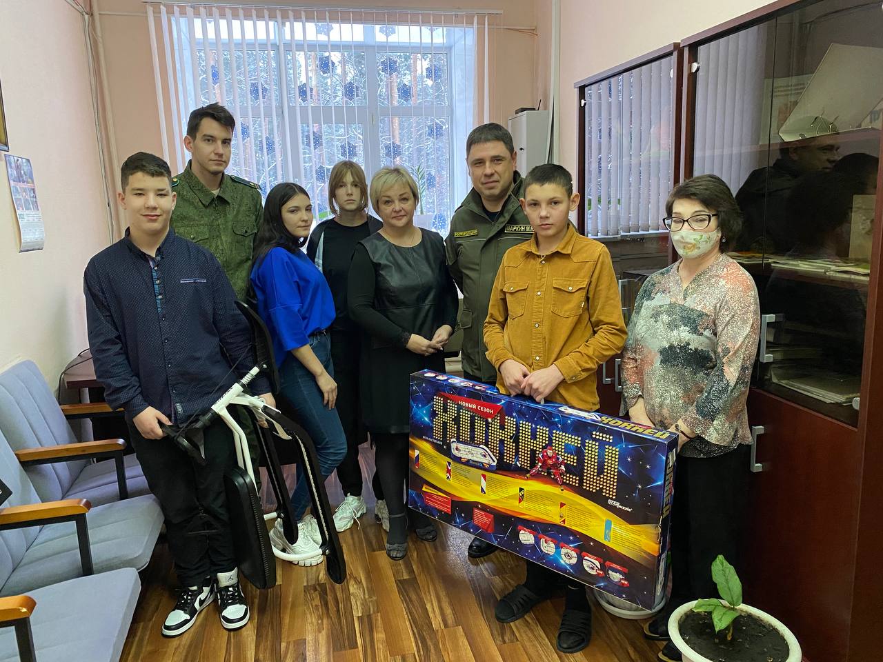 Сотрудники Росприроднадзора поздравили с наступающим Новым годом воспитанников социально-реабилитационного центра для детей и молодых инвалидов