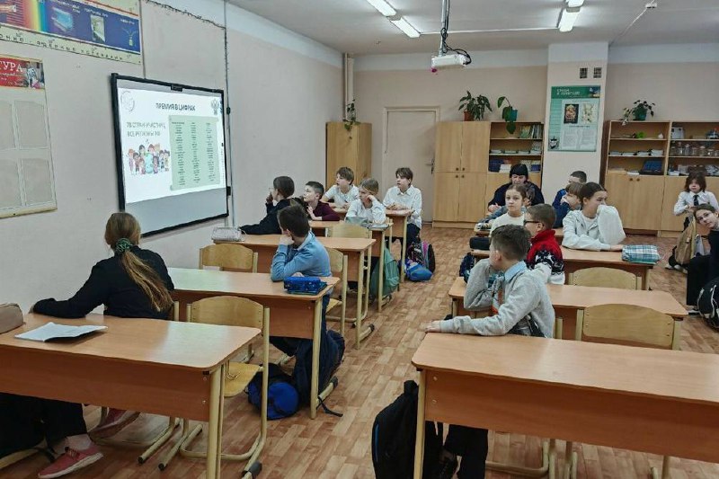 Инспекторы Верхне-Волжского межрегионального управления Росприроднадзора продолжают популяризировать премию «Экология – дело каждого» в учебных заведениях