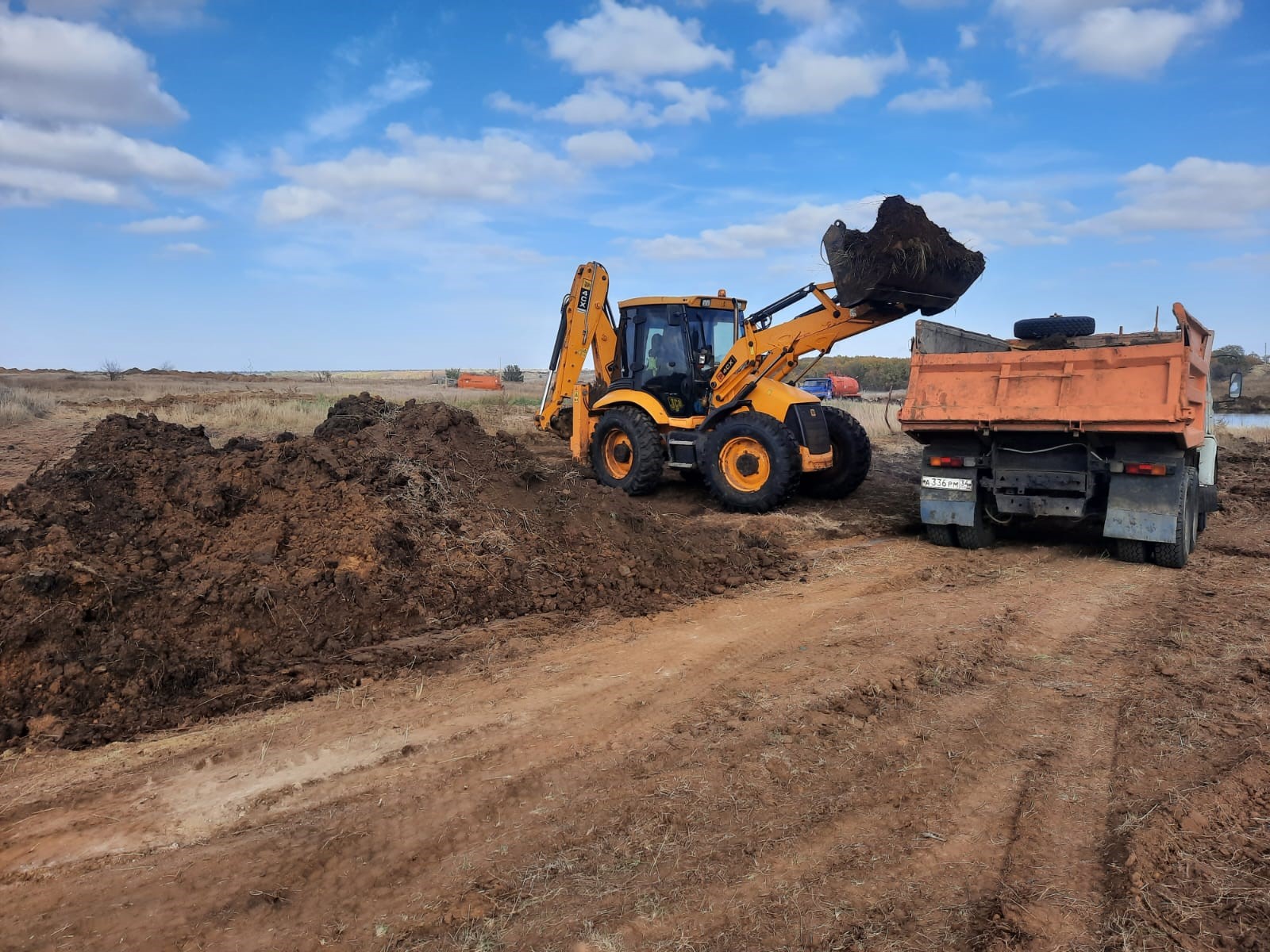 В Волгоградской области инспектора Росприроднадзора выявили факт загрязнения почвы нефтепродуктами