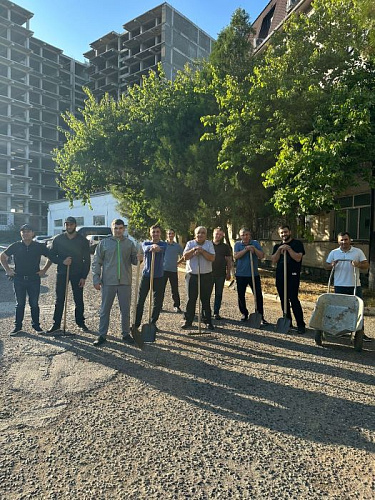 Сотрудники Росприроднадзора провели субботник на улицах Махачкалы