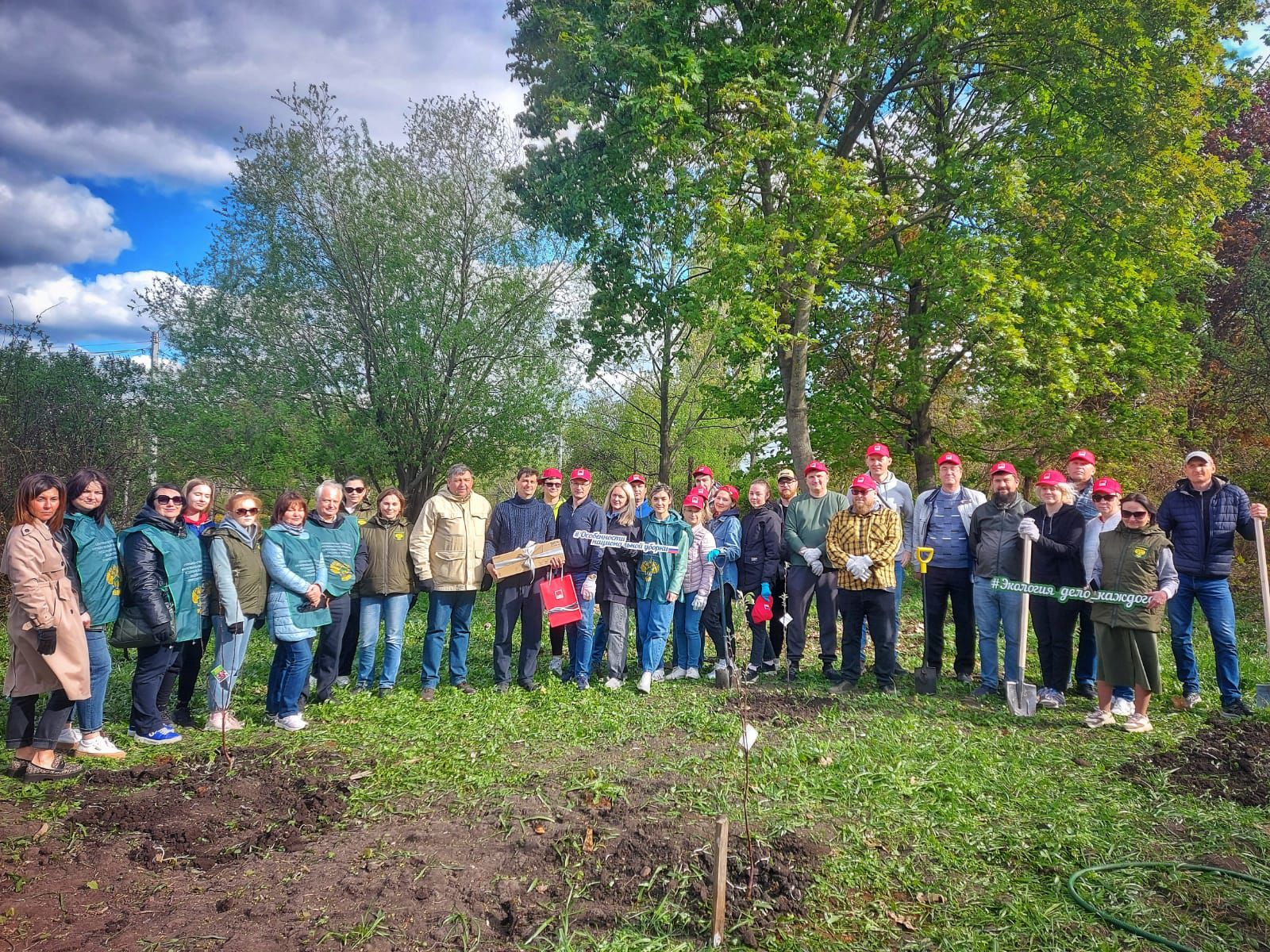 В Воронеже Центрально-Черноземное управление Росприроднадзора в рамках акции «Родные берега» провело природоохранное мероприятие в Ботаническом саду ВГУ