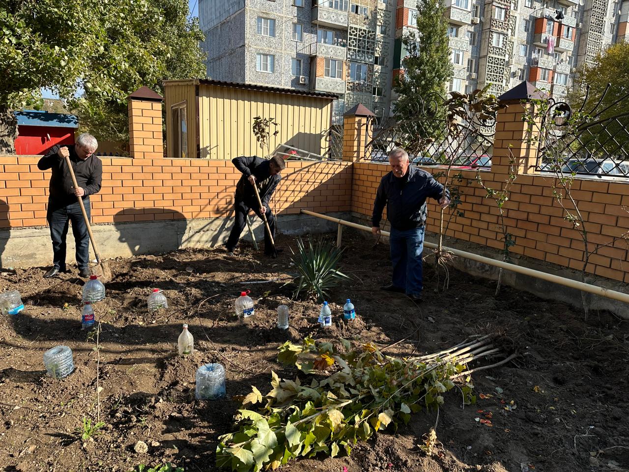 Сотрудники Северо-Кавказского управления Росприроднадзора приняли участие в акции «Сад памяти»