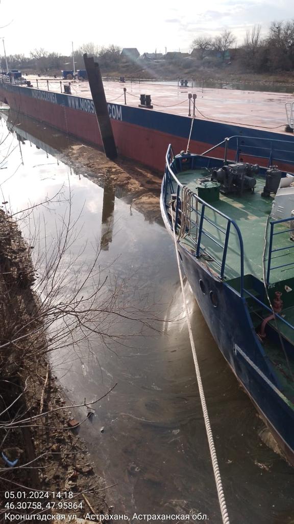 Росприроднадзором в Астраханской области выявлен факт загрязнения водного объекта пр. Серебряная Воложка