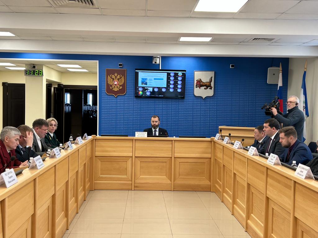 Вопрос обеспечения снижения уровня загрязнения атмосферного воздуха на территории Иркутской области рассмотрен на рабочем совещании Законодательного собрания Иркутской области.