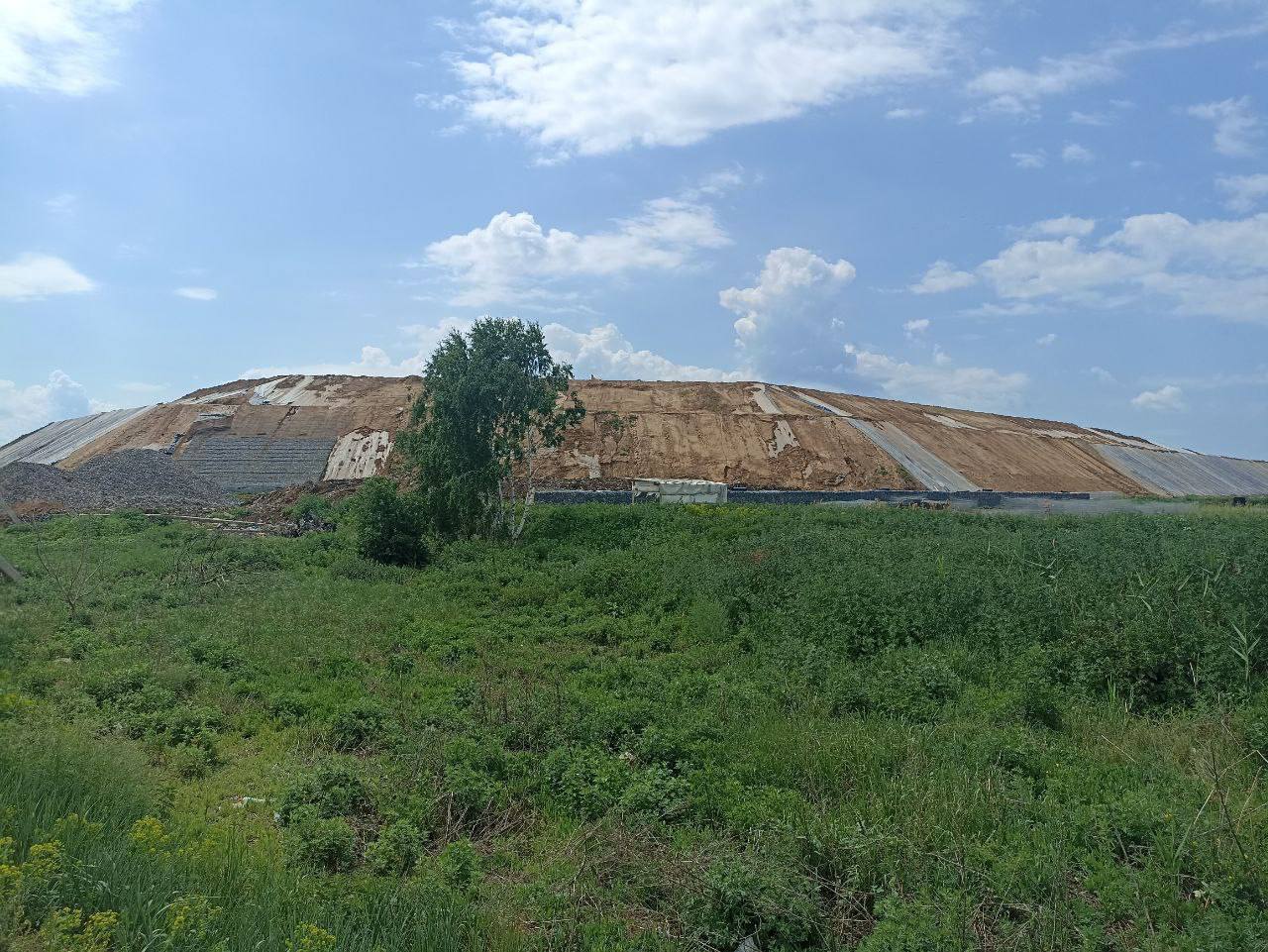 В Ульяновске инспекторы Росприроднадзора провели обследование рекультивируемой свалки 