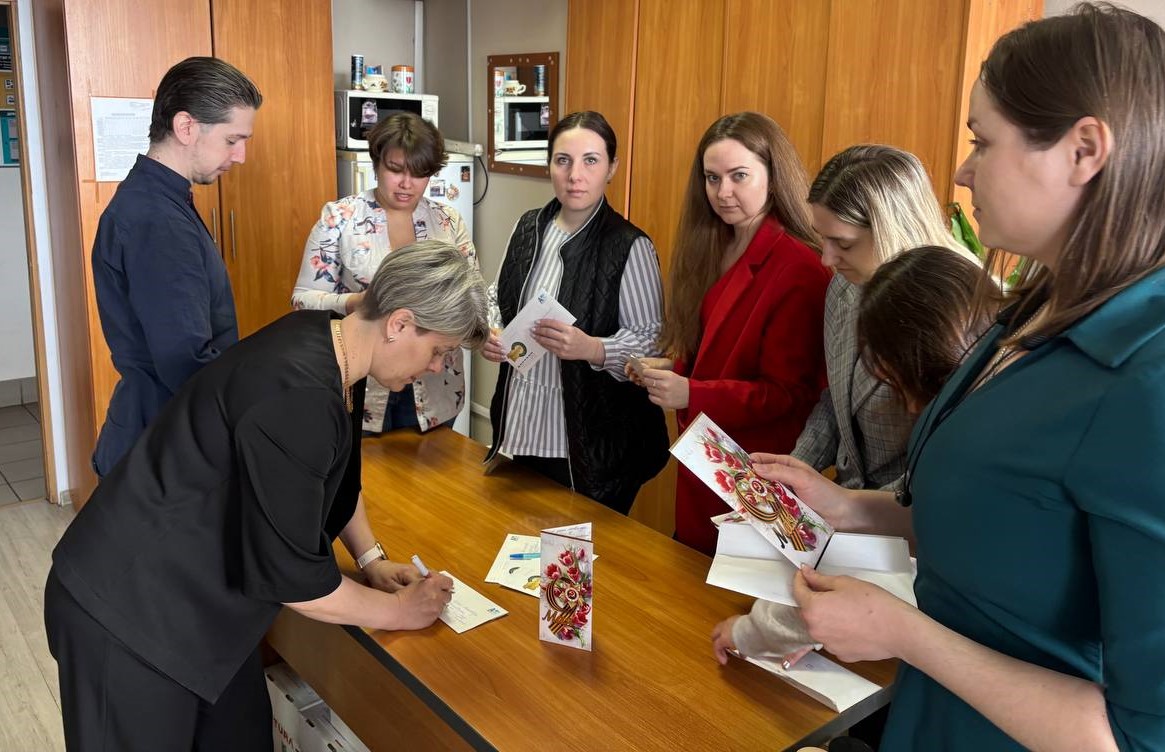 Сотрудники Росприроднадзора в Кирове поздравили с наступающим праздником Победы пожилых людей, находящихся в домах престарелых