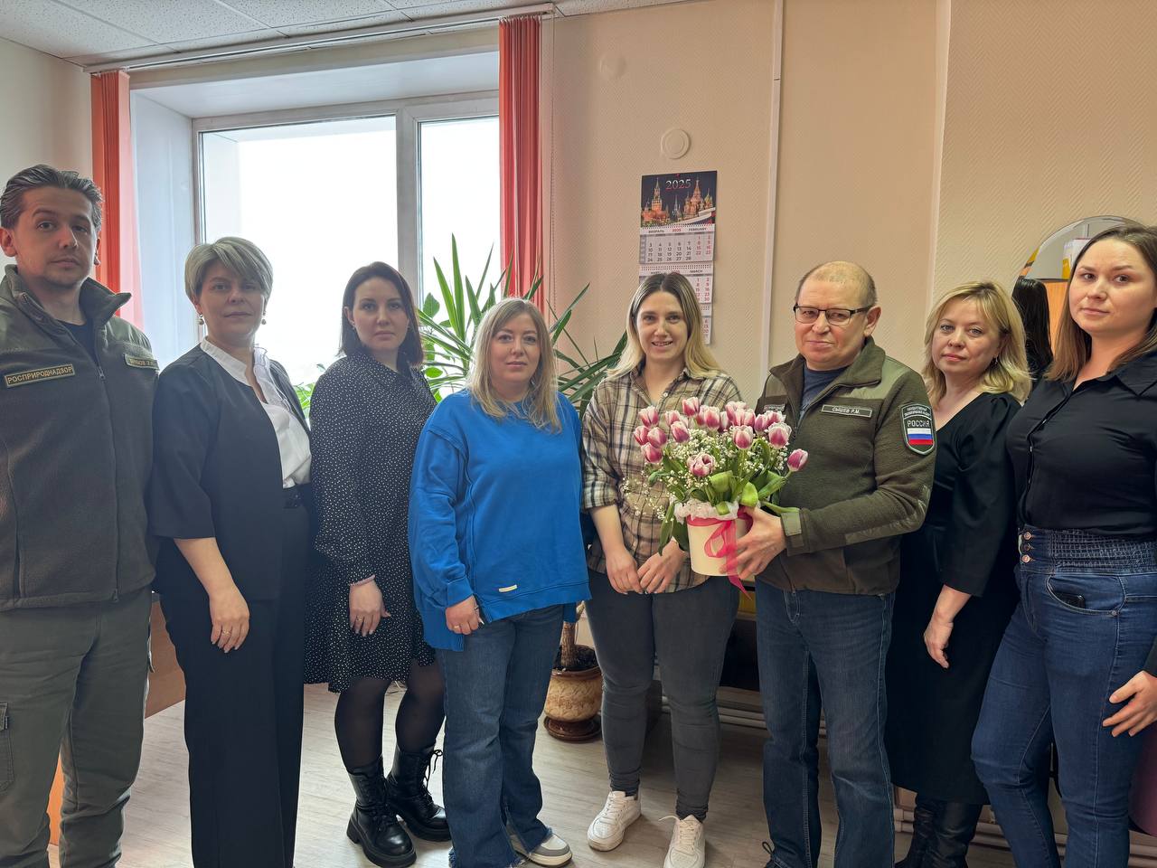 В Кирове сотрудники Росприроднадзора поздравили с 8 марта жен военнослужащих, находящихся в зоне СВО