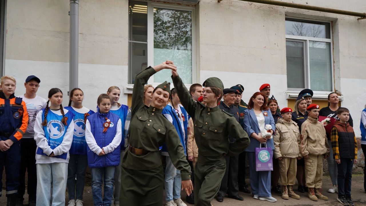 Сотрудники Межрегионального управления Росприроднадзора по Московской и Смоленской областям накануне Великого праздника Дня Победы организовали акцию «Парад для одного ветерана»